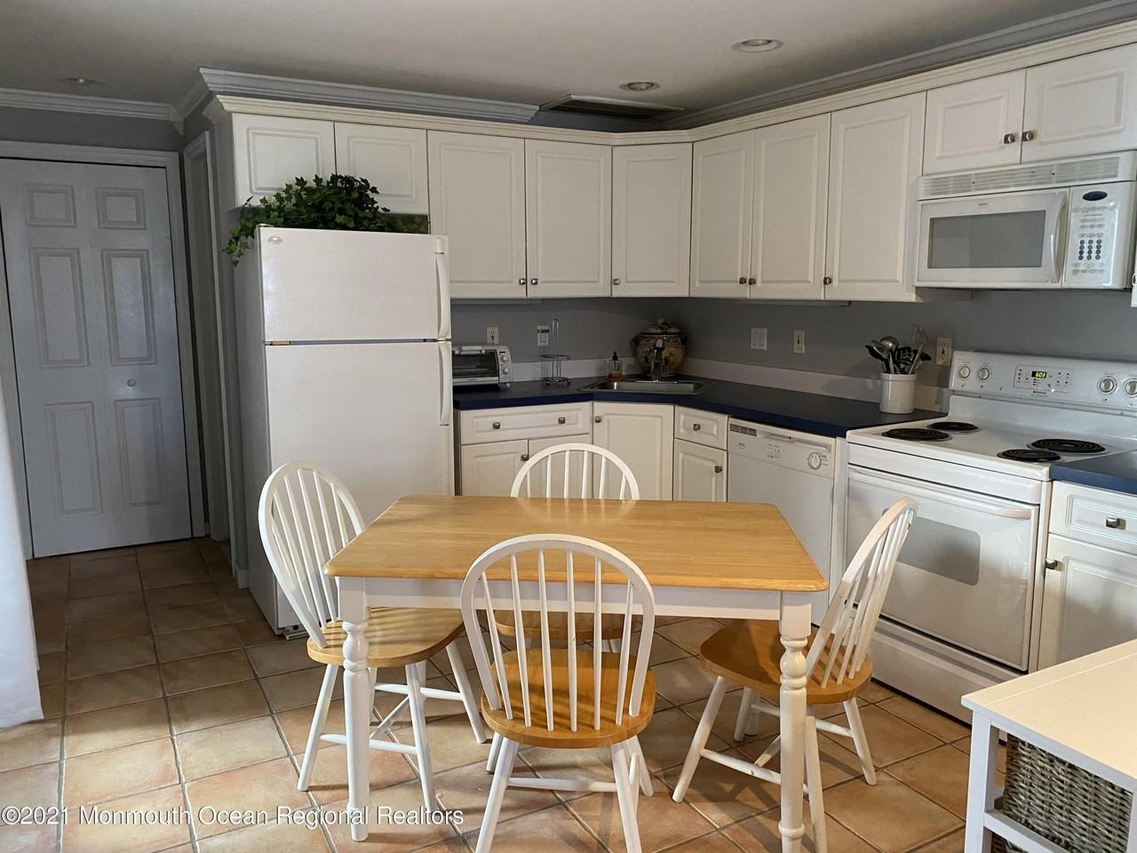 45A 45 A Mount Street unit: Weekly - Photo 3 of 6