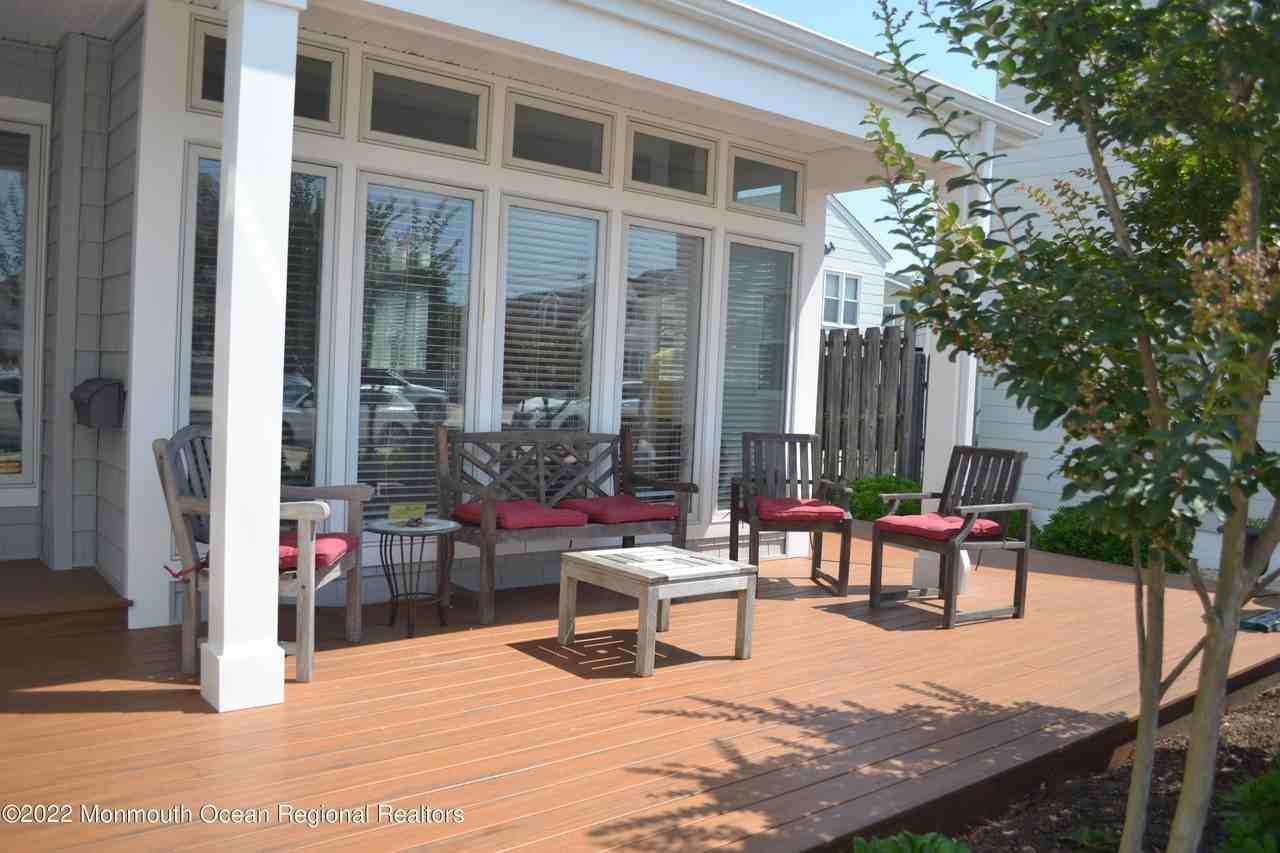 15 Ortley Ave - Photo 3 of 41