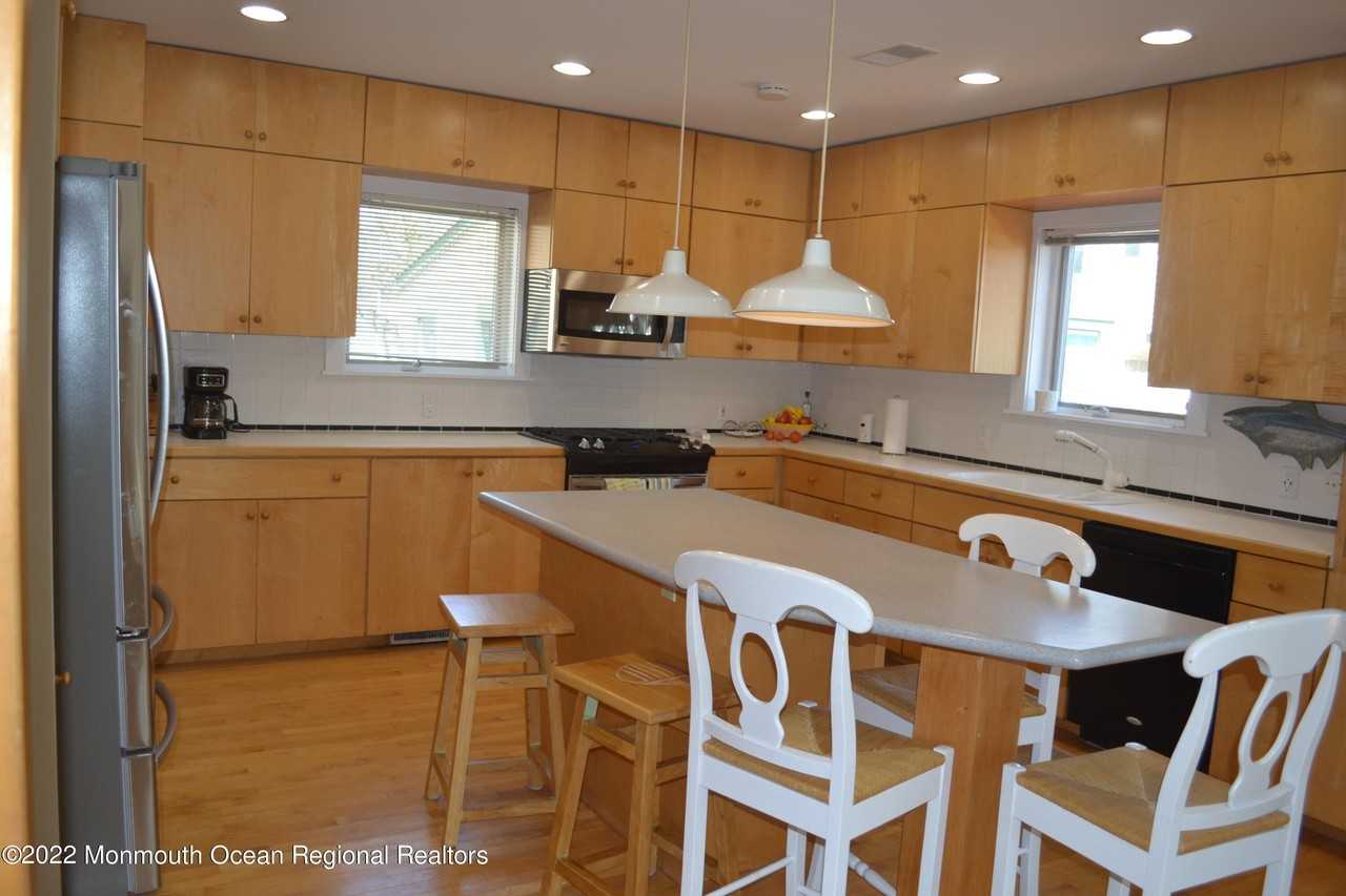 15 Ortley Ave - Photo 4 of 41