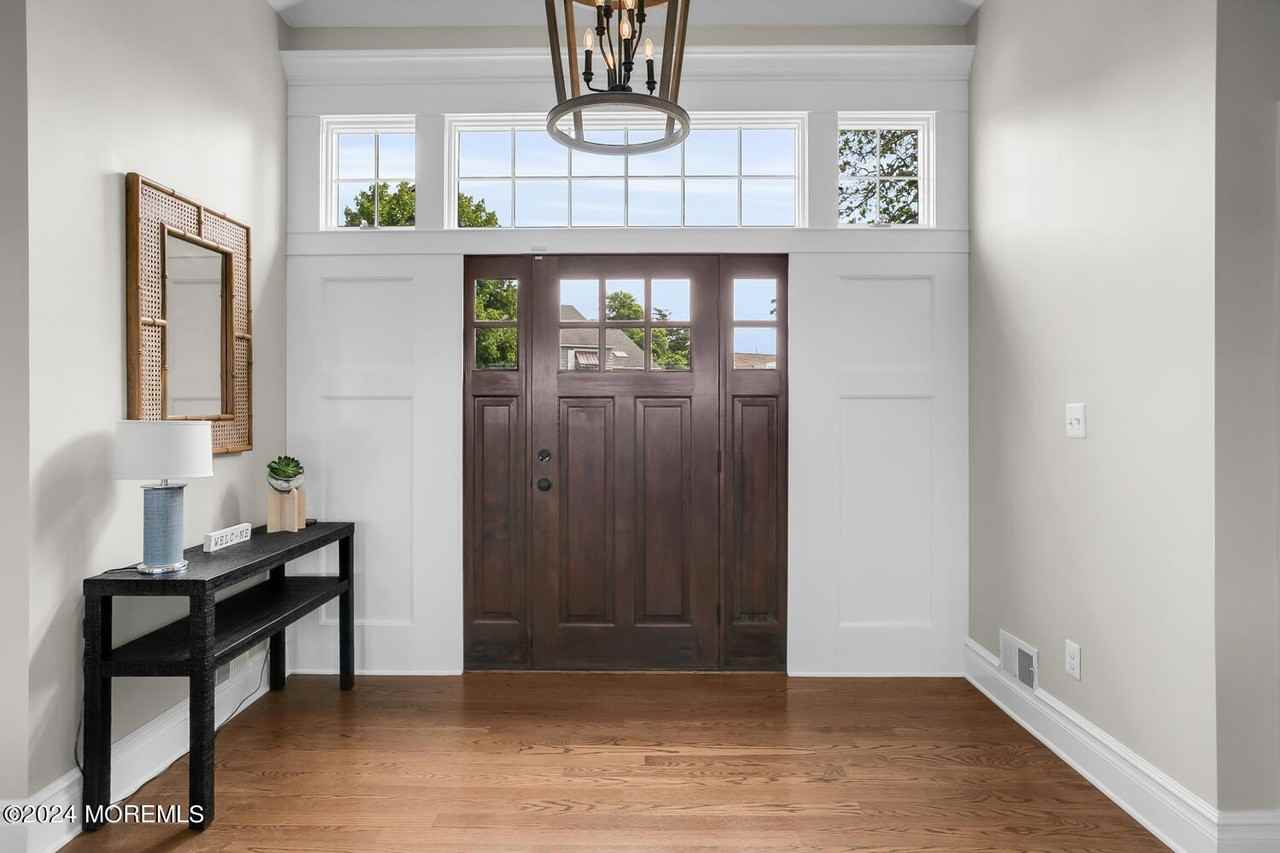 208 Neptune Pl - Photo 5 of 50