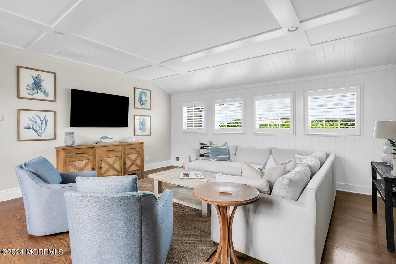 208 Neptune Pl - Photo 7 of 50