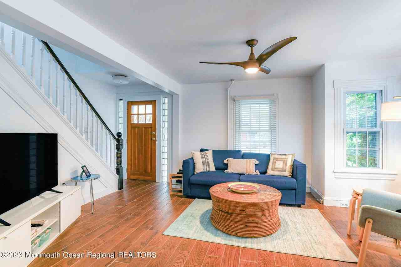 819 Dunlewy St - Photo 5 of 40