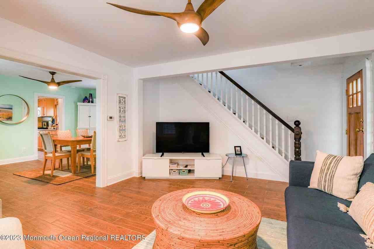 819 Dunlewy St - Photo 7 of 40