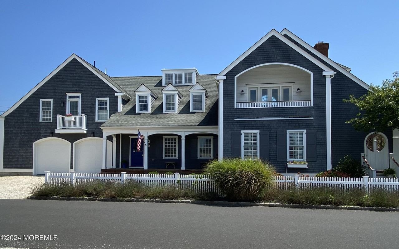 1081 Barnegat Ln - Photo 2 of 28