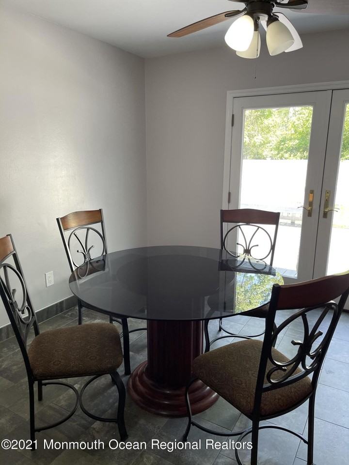 179 Delaware Ave - Photo 4 of 17