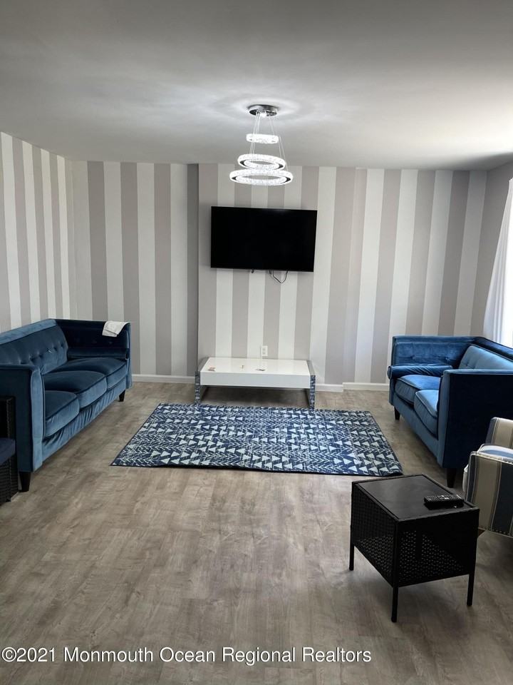 179 Delaware Ave - Photo 5 of 17