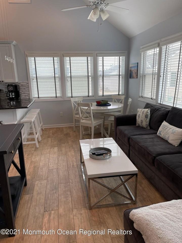 106 W Pompano Way - Photo 4 of 27