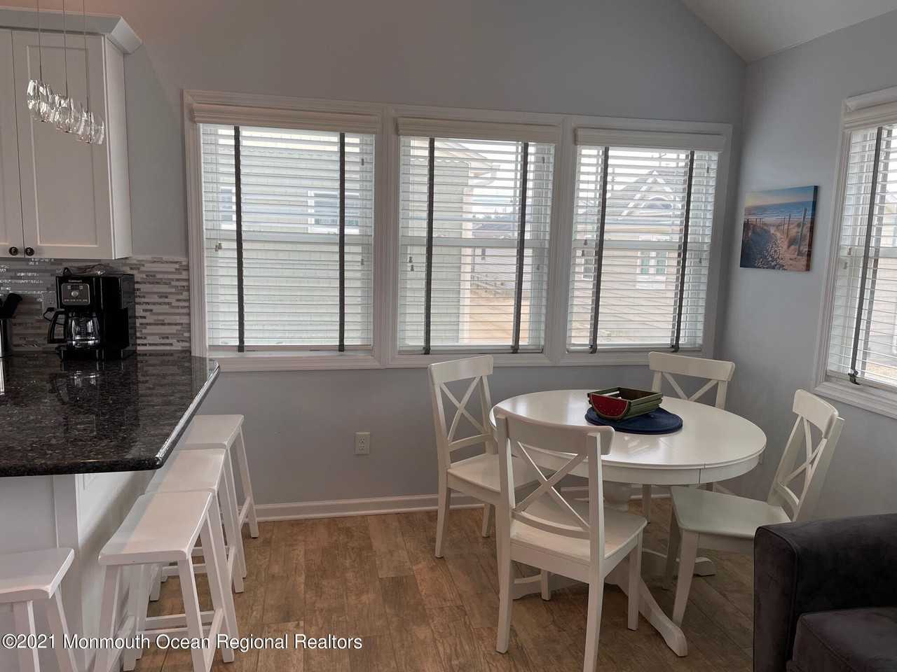 106 W Pompano Way - Photo 5 of 27