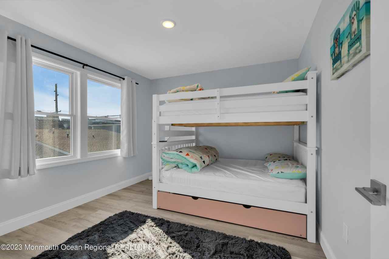 121 Dewey Dr - Photo 6 of 25