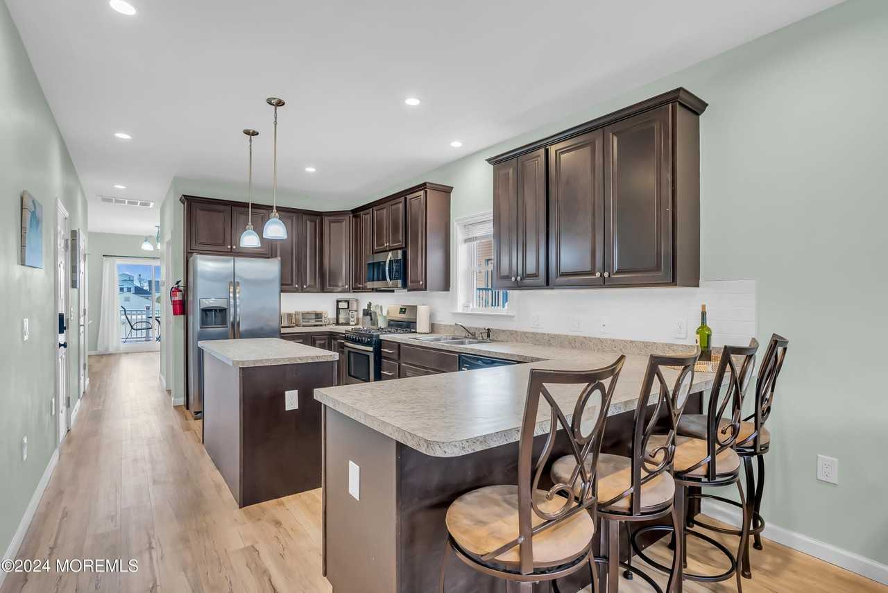 329 Franklin Ave - Photo 6 of 31