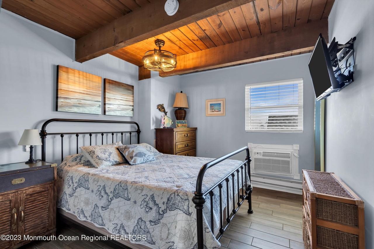 1812 Boulevard Apt 11 #11 - Photo 4 of 16