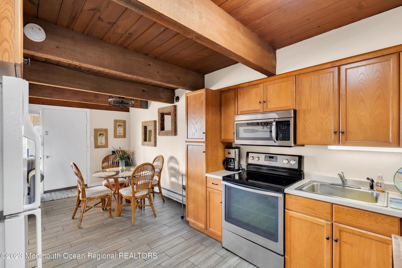 1812 Boulevard Apt 11 #11 - Photo 7 of 16