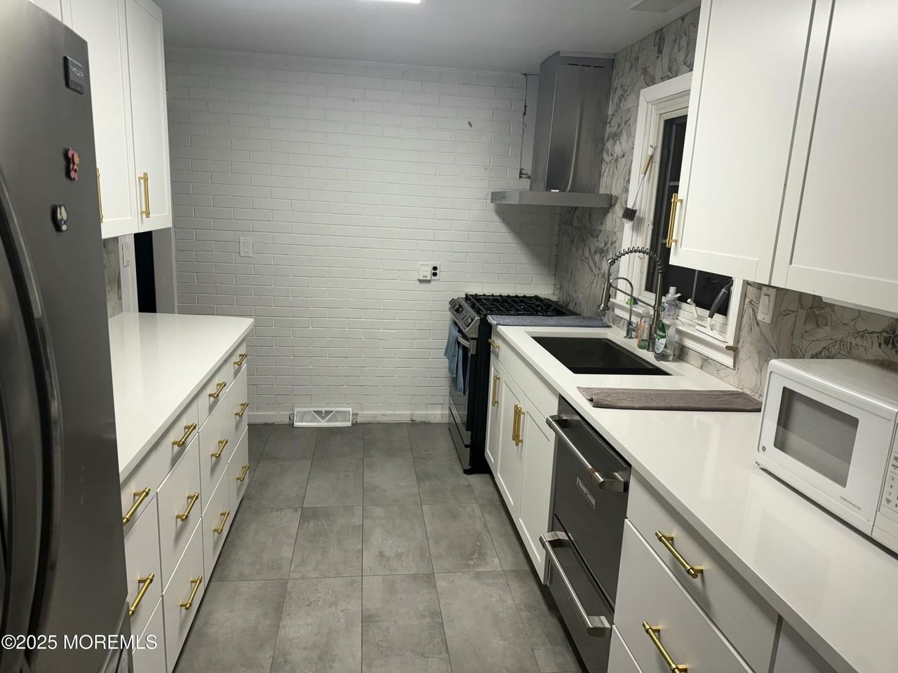 317 Jersey Ave - Photo 3 of 12