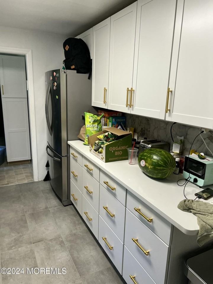 317 Jersey Ave - Photo 5 of 12