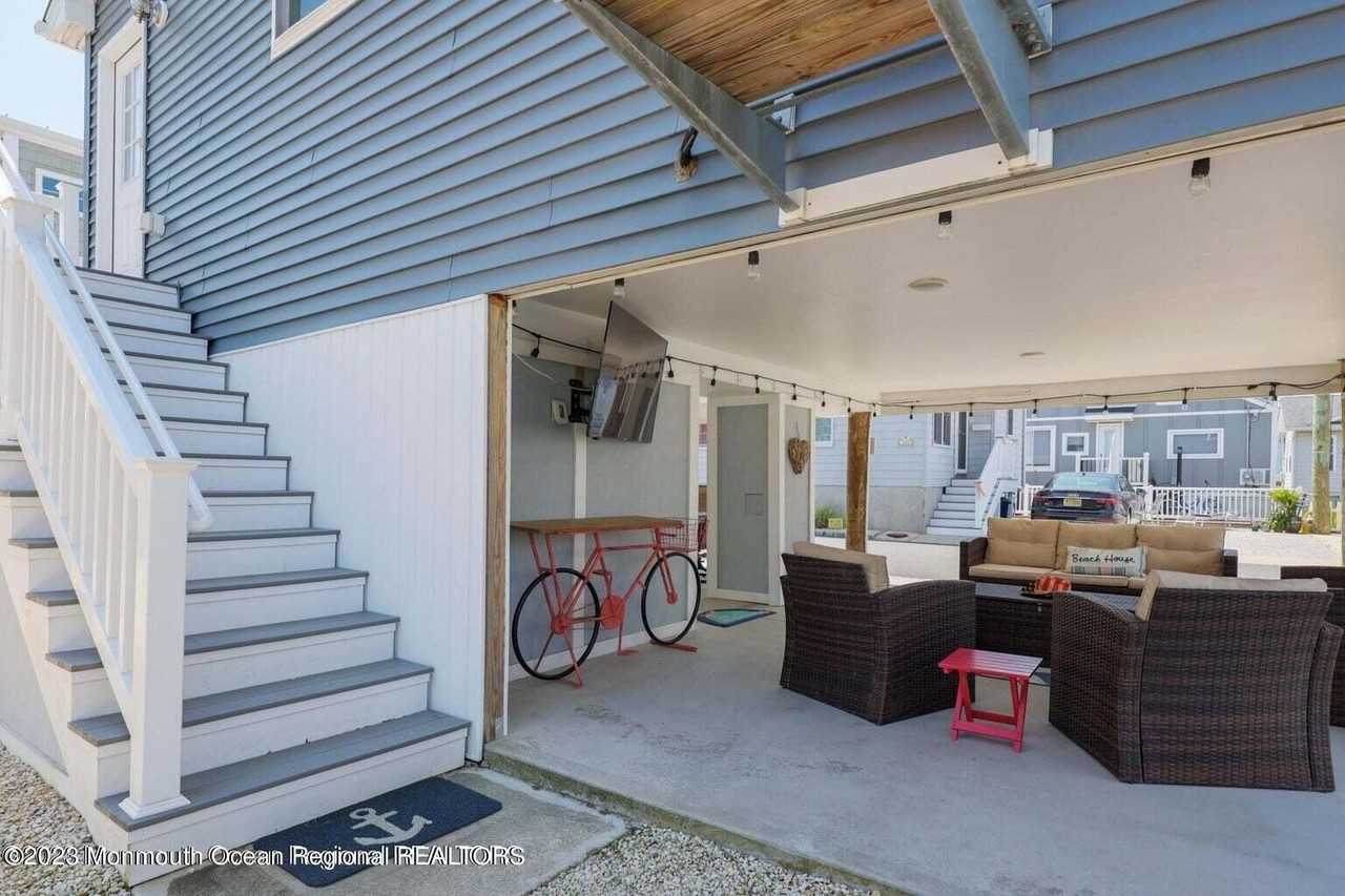 118 W Tide Way - Photo 2 of 14