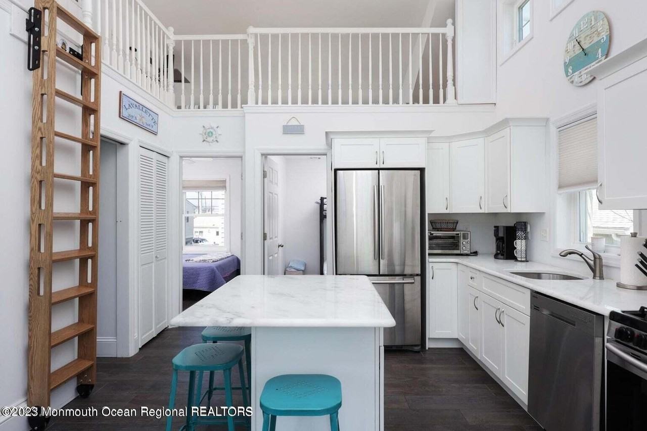 118 W Tide Way - Photo 4 of 14