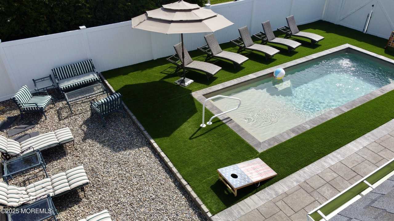 304 Arnold Ave - Photo 4 of 50