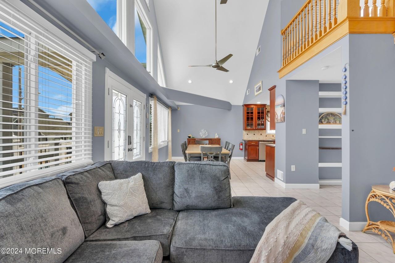 117 Harding Ave - Photo 5 of 28