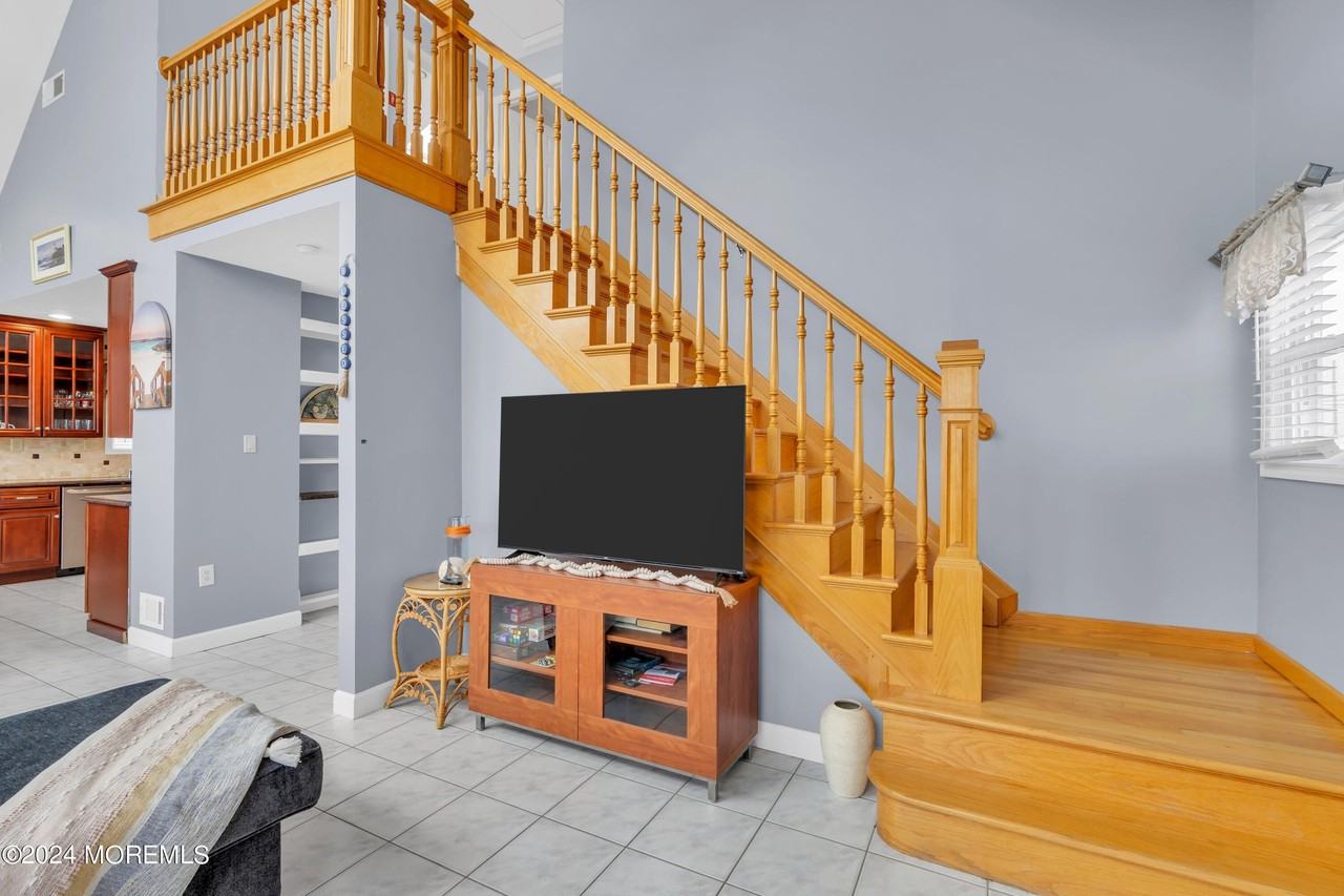 117 Harding Ave - Photo 6 of 28