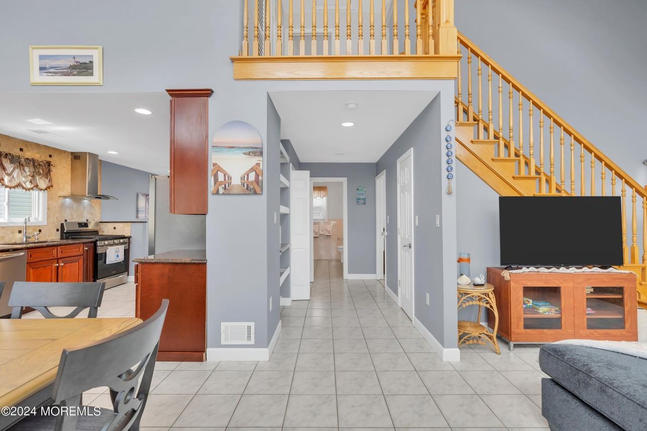 117 Harding Ave - Photo 7 of 28