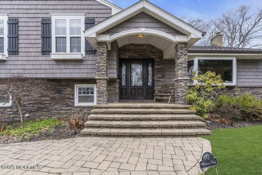 607 Wildwood Rd - Photo 2 of 43