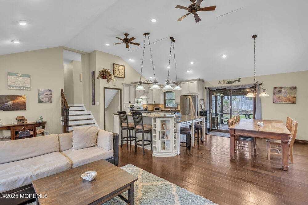 607 Wildwood Rd - Photo 6 of 43