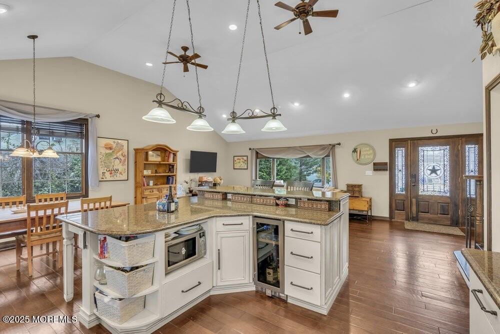 607 Wildwood Rd - Photo 7 of 43