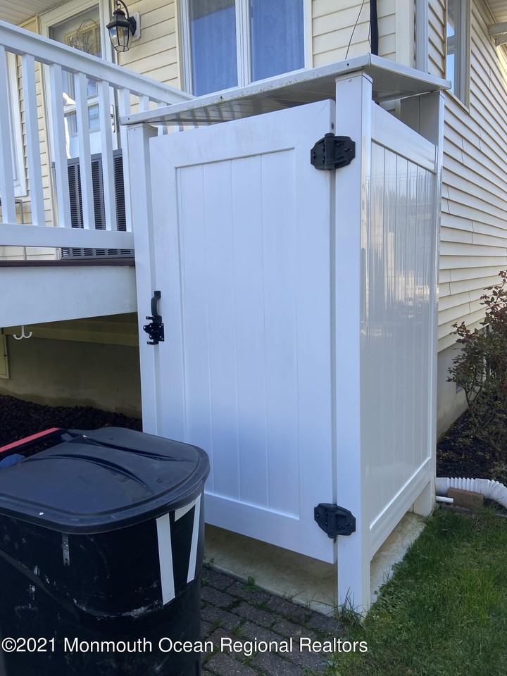 17 Sims Ave - Photo 2 of 13