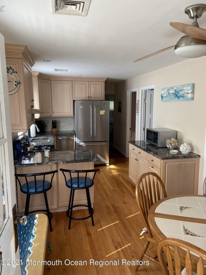 17 Sims Ave - Photo 3 of 13