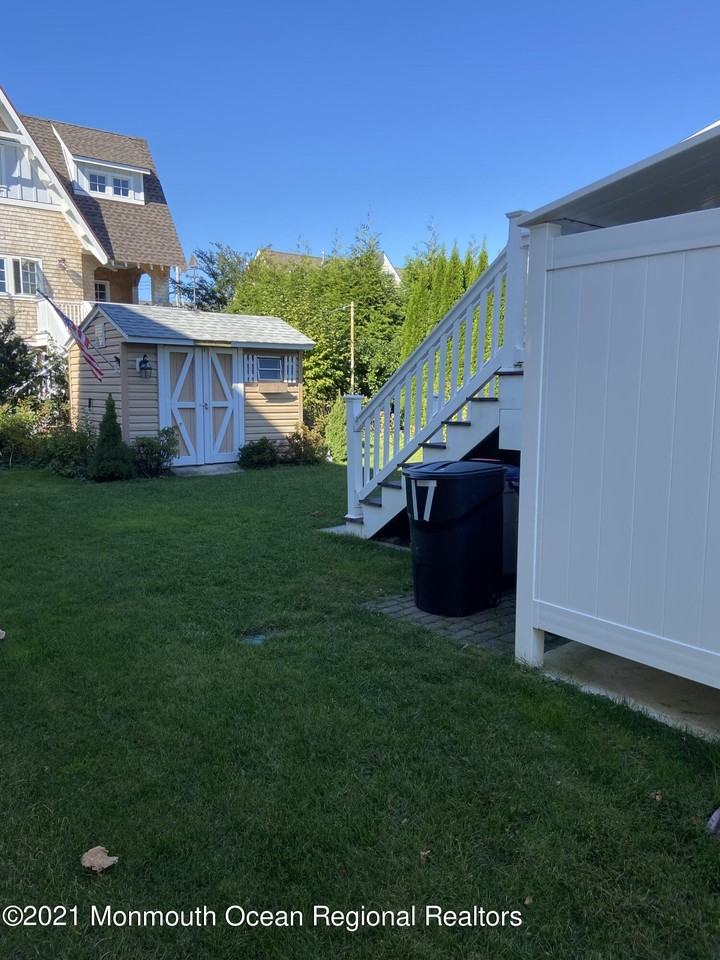 17 Sims Ave - Photo 4 of 13