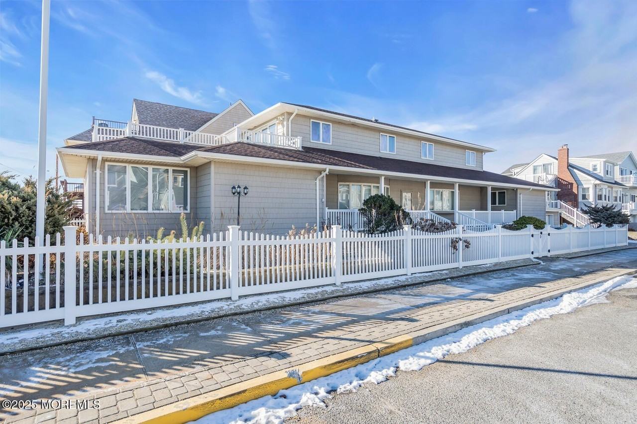 115 N Ocean Ave - Photo 3 of 50