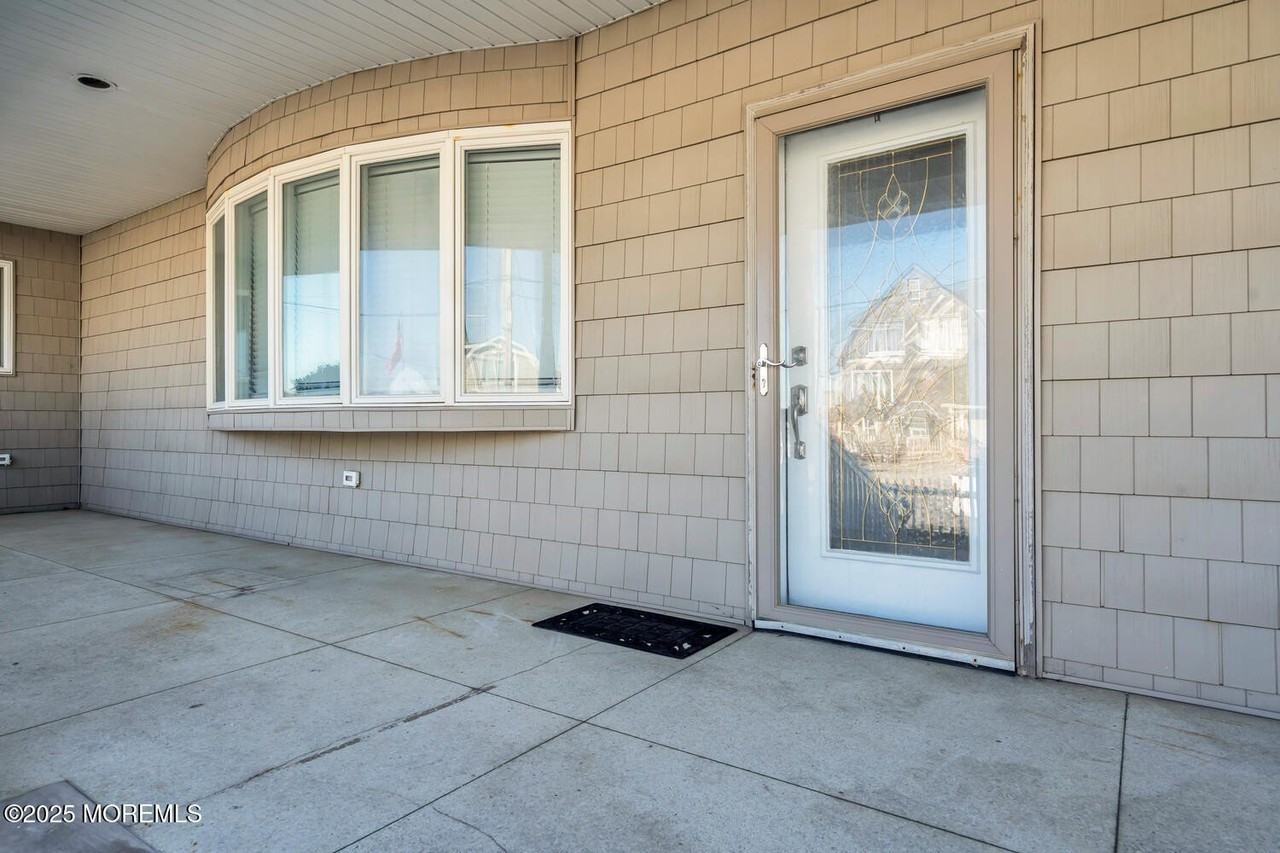 115 N Ocean Ave - Photo 6 of 50