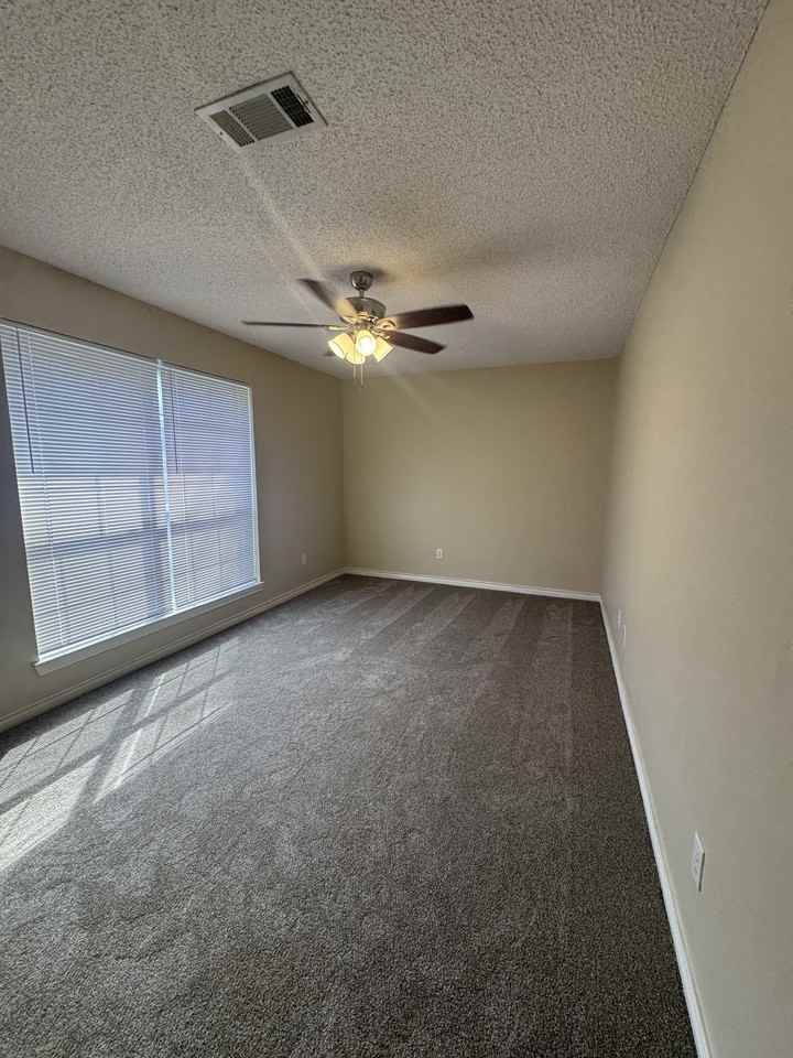 6918 Sayle St - Photo 3 of 27