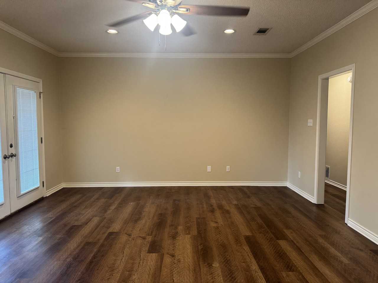 6918 Sayle St - Photo 5 of 27