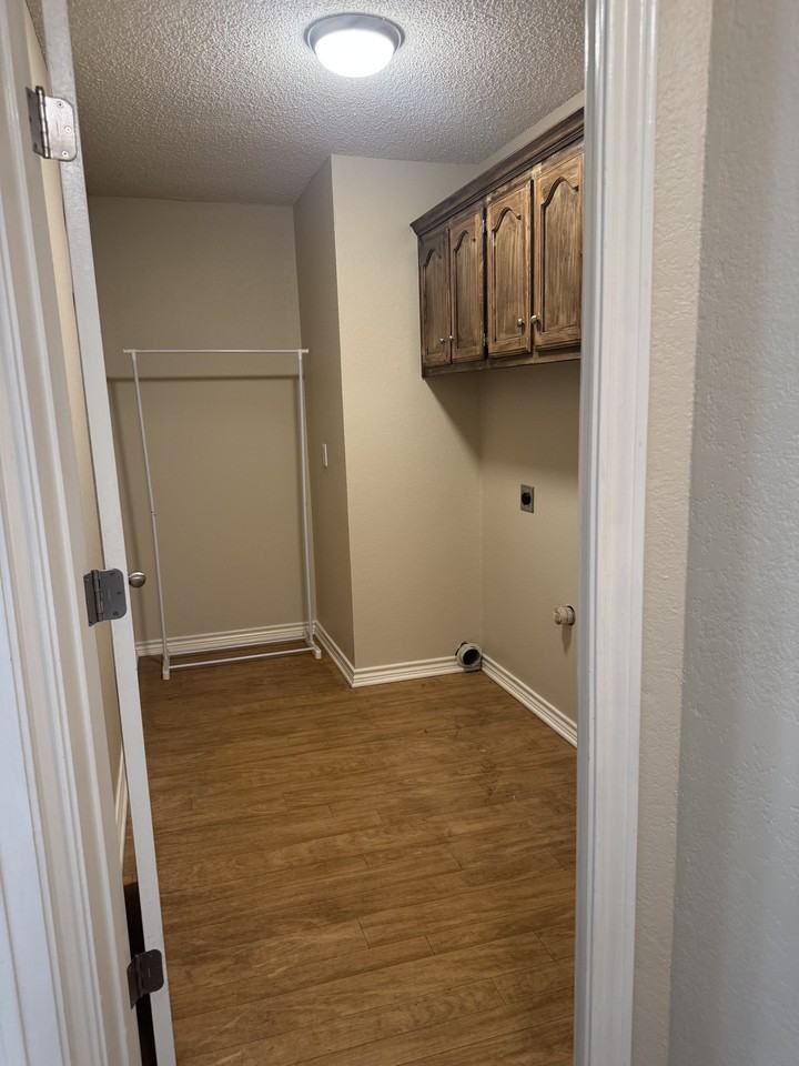 6918 Sayle St - Photo 6 of 27