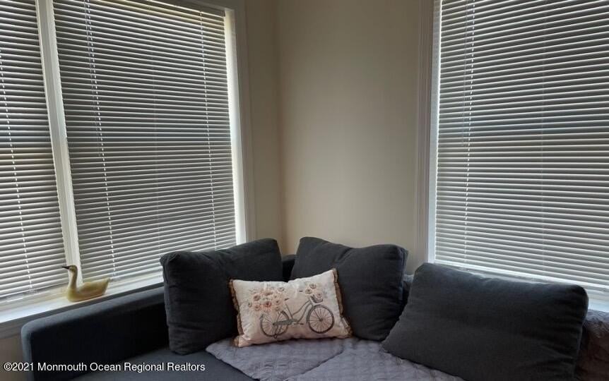 121 W Tide Way - Photo 4 of 20