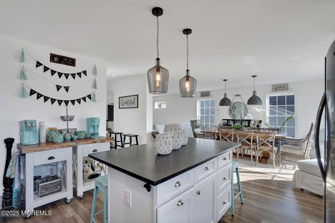 304 6th Ave - Photo 3 of 20