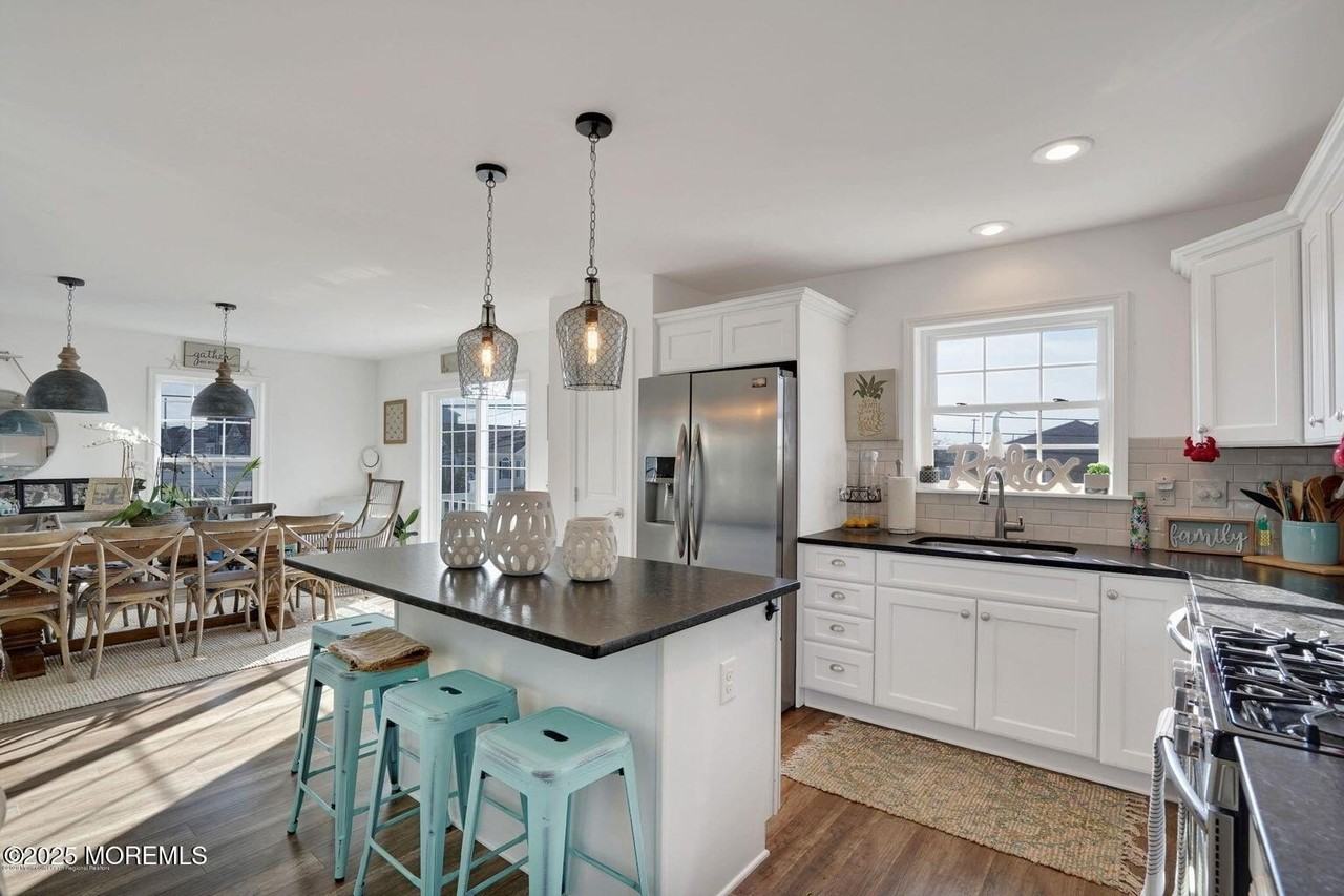 304 6th Ave - Photo 6 of 20