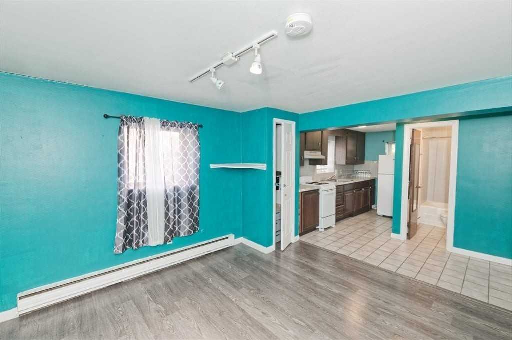 133 Winthrop St - Photo 5 of 17