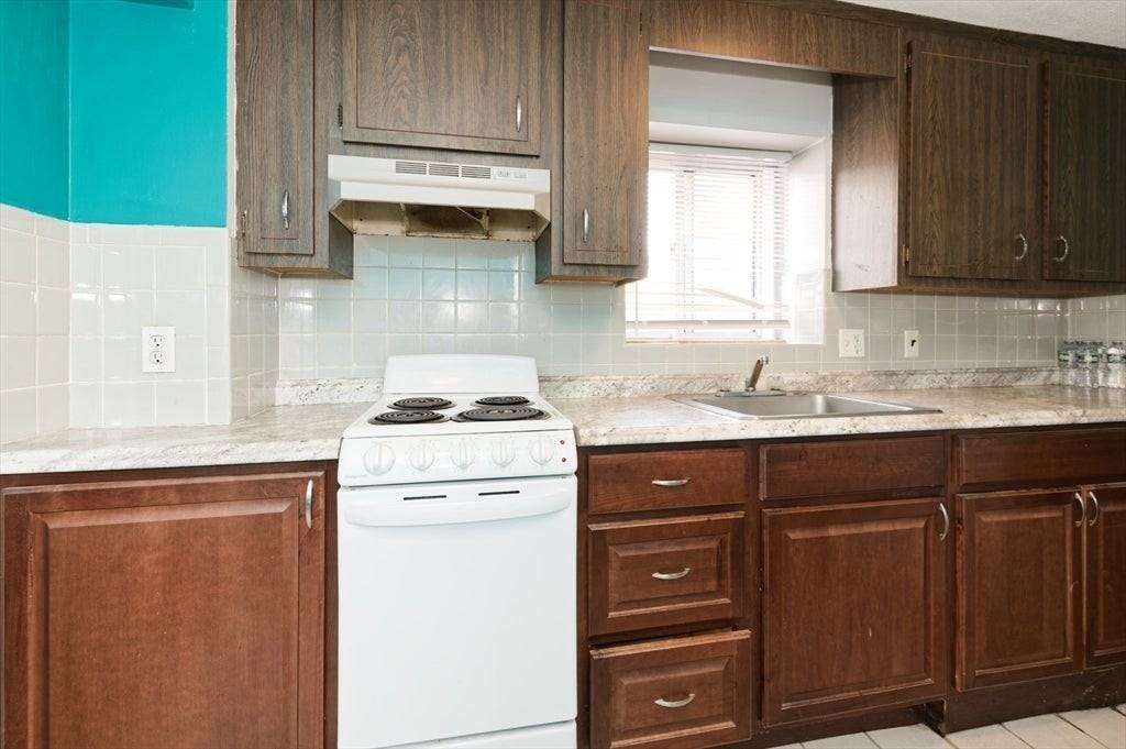 133 Winthrop St - Photo 7 of 17