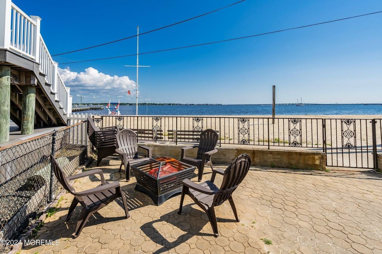 504 E Riviera Ave - Photo 2 of 17