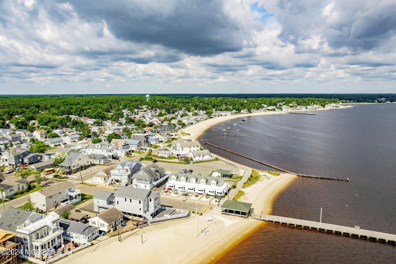 504 E Riviera Ave - Photo 4 of 17