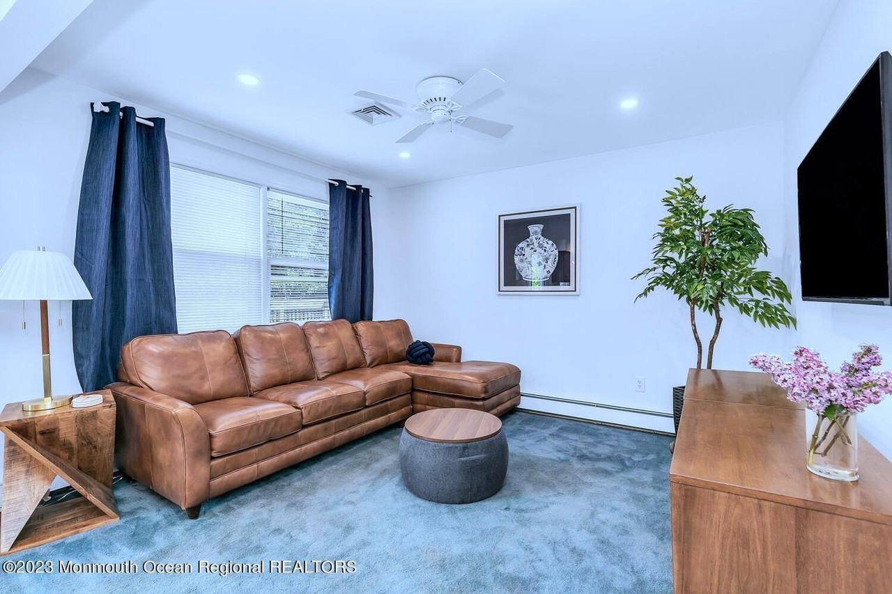 1812 Beverly Ave - Photo 4 of 18