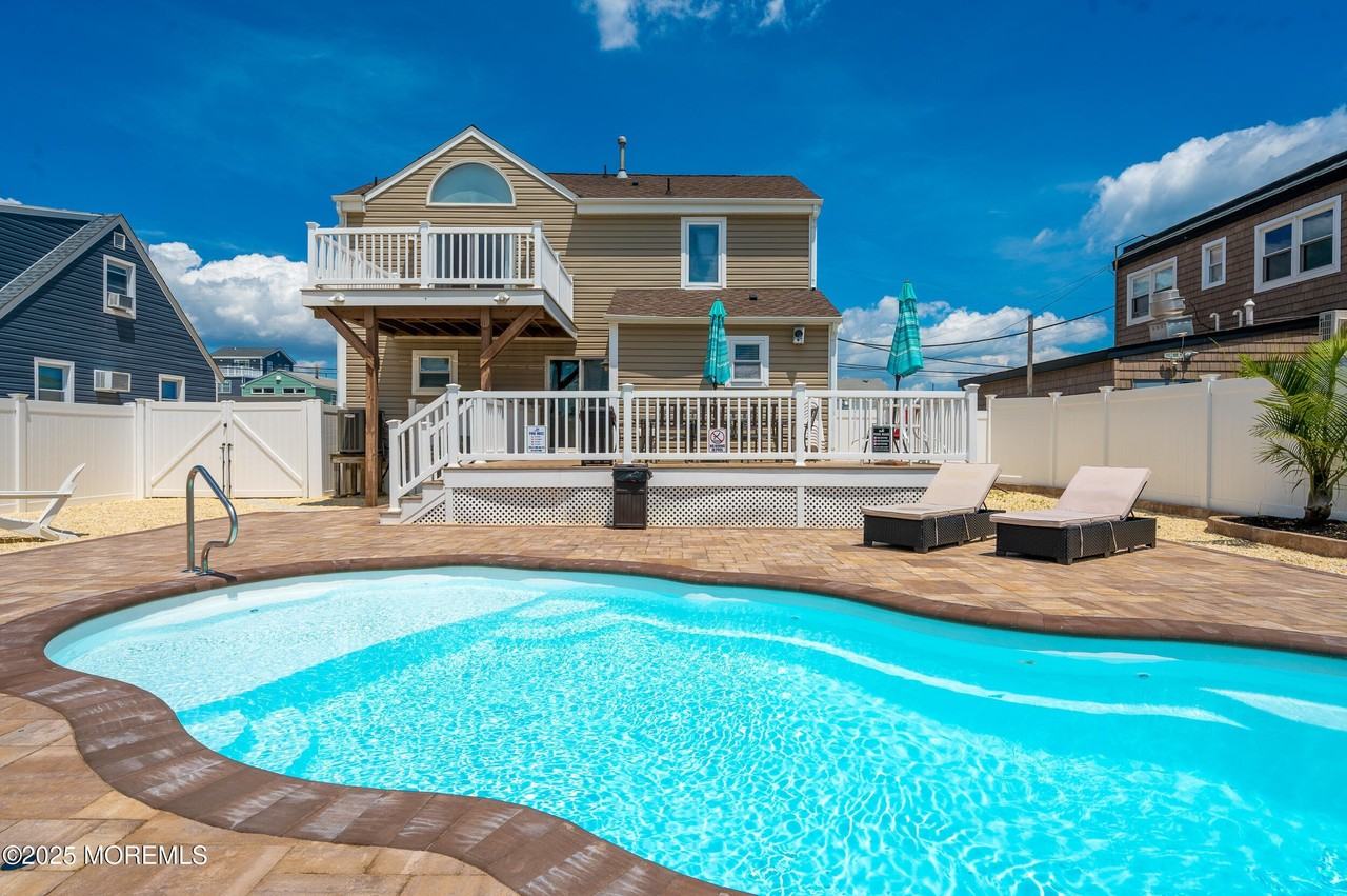 101 7th Ave - Photo 3 of 40