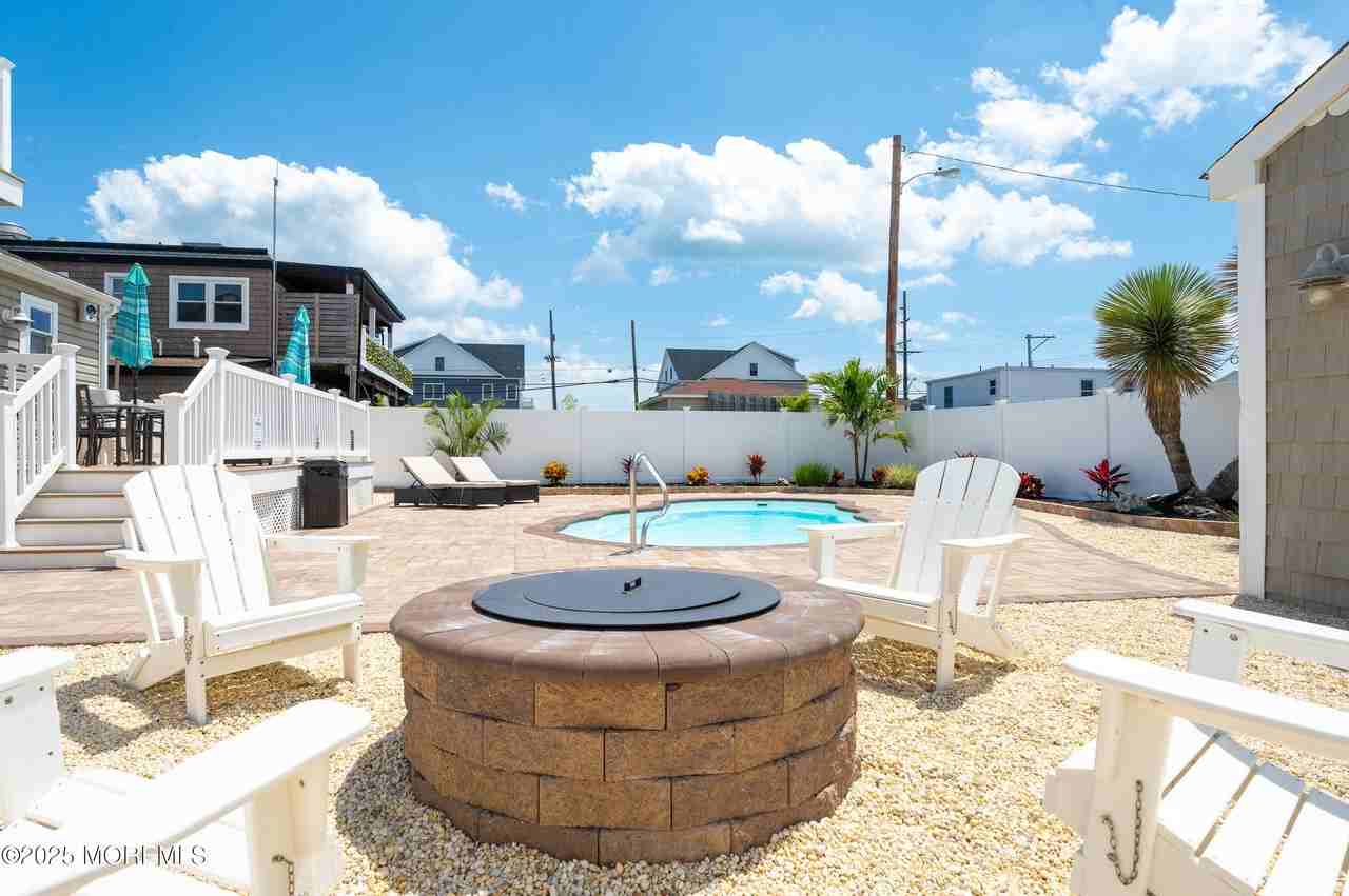 101 7th Ave - Photo 4 of 40