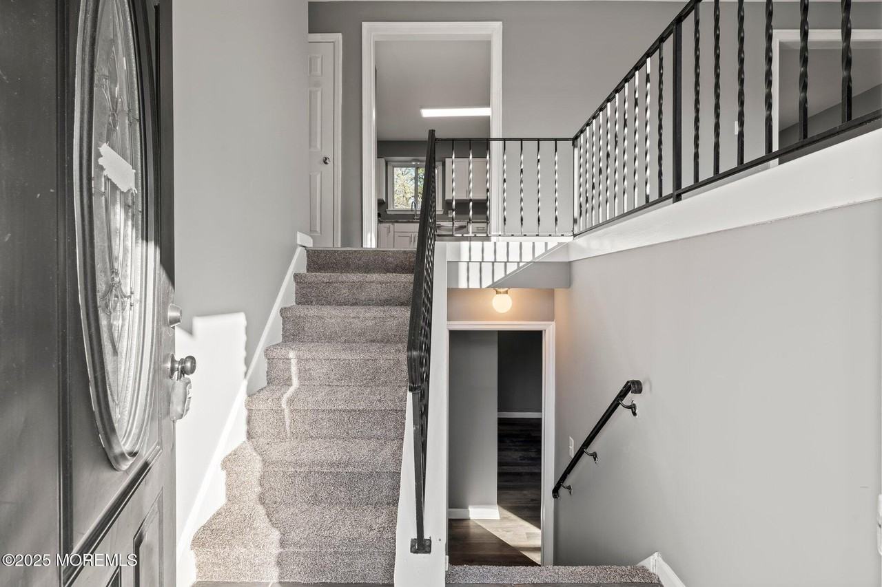 2344 Fernwood Ave - Photo 3 of 35