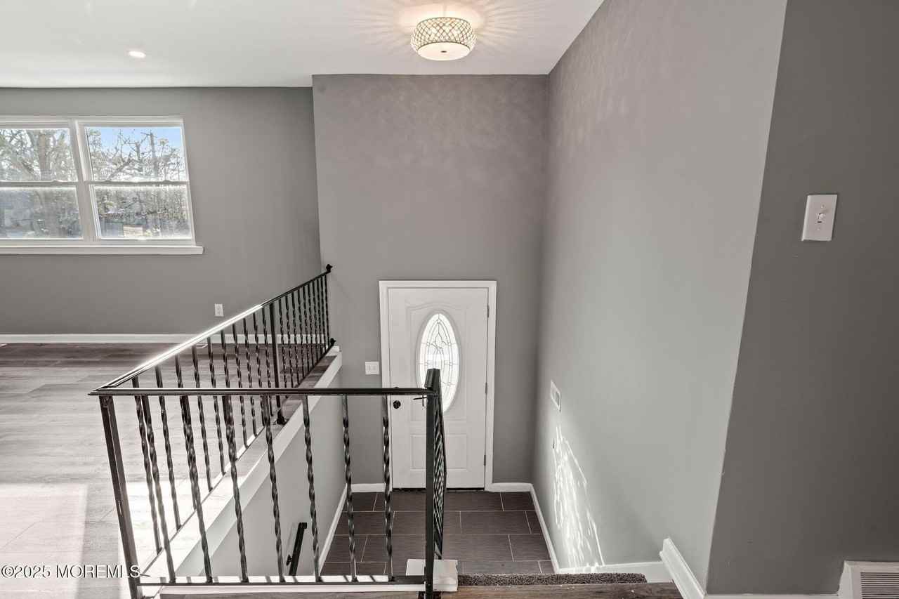 2344 Fernwood Ave - Photo 4 of 35