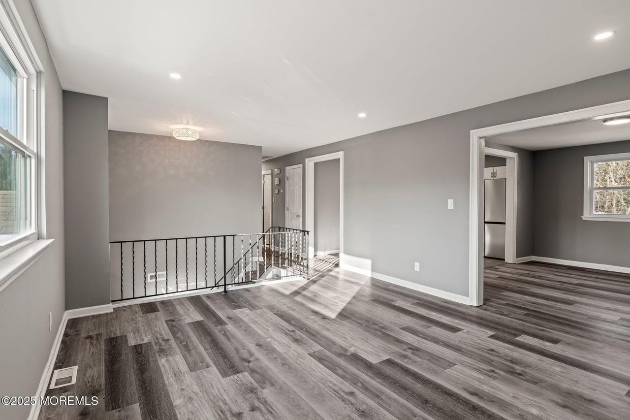 2344 Fernwood Ave - Photo 7 of 35