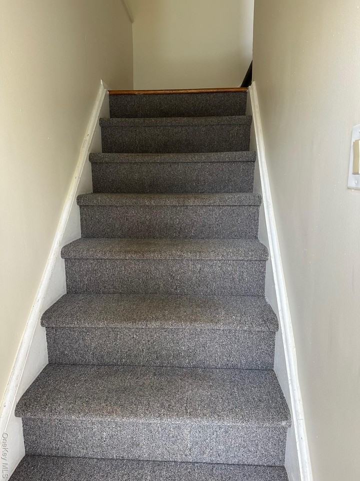 2425 Jackson Ave - Photo 3 of 8