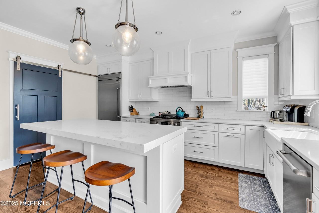 409 Ocean Rd - Photo 4 of 31